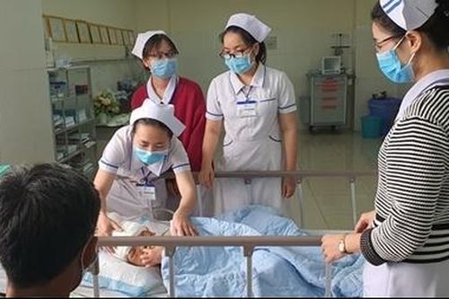 Nghi án cha bị tâm thần chém con trai 4 tuổi nguy kịch