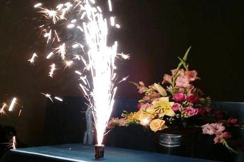 'Pháo hoa' và 'pháo hoa nổ' khác nhau như thế nào?