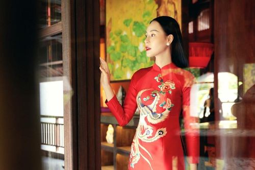 Tôn vinh tinh hoa áo dài Việt qua BST 'Ý niên' của Ceilio