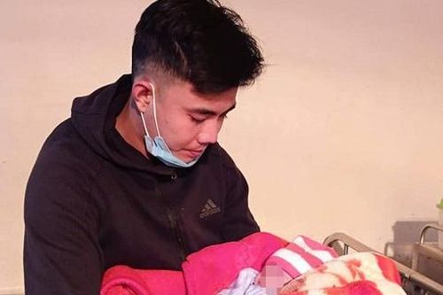 Bé sơ sinh bị bỏ rơi ở quốc lộ