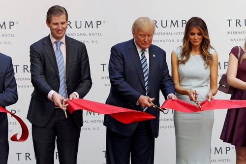 Bị các công ty trở mặt, ông Trump sẽ làm ăn ra sao khi rời Nhà Trắng?