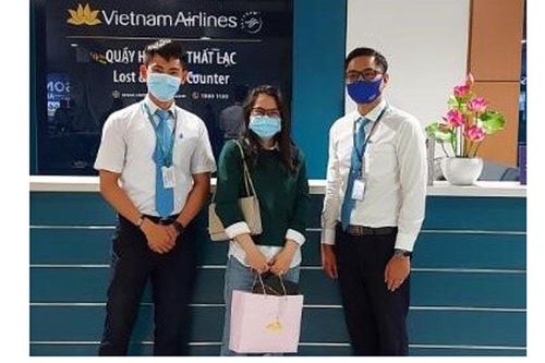 Tiếp viên Vietnam Airlines trả lại nhẫn kim cương cho khách