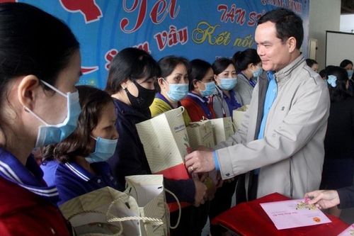 Hỗ trợ đoàn viên, người lao động bị ảnh hưởng bởi dịch Covid-19 và thiên tai dịp Tết Nguyên đán