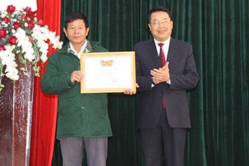 Khen thưởng người dân tham gia bắt cướp