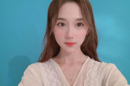 Nữ streamer sở hữu gương mặt đẹp hút hồn