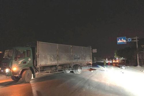 Va chạm với ô tô tải nam công nhân tử vong trên đường đi làm