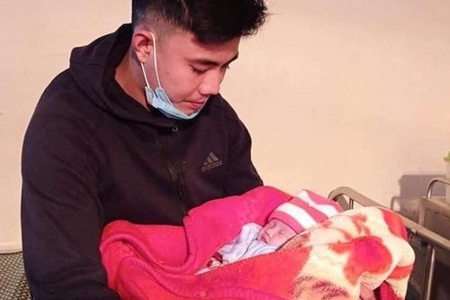 Nghệ An: Bé sơ sinh bị bỏ rơi trong đêm giá rét kèm lá thư: 'Mẹ có lỗi...'!