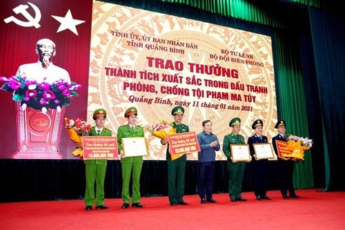 Khen thưởng Ban chuyên án triệt phá thành công vụ vận chuyển 13kg ma túy