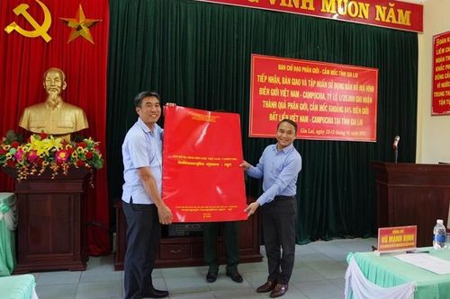 Bàn giao và tập huấn sử dụng bản đồ địa hình biên giới Việt Nam- Campuchia