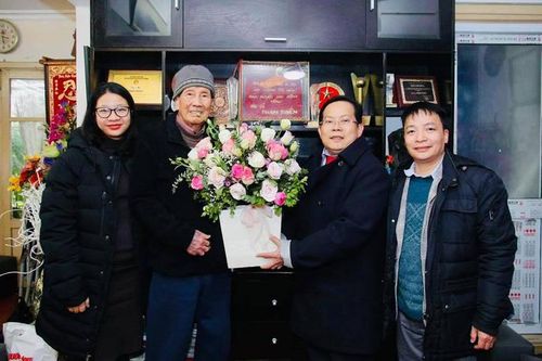 Chương trình 'Mai Vàng nhân ái' của Báo Người Lao Động đến với nhạc sĩ Phạm Tuyên