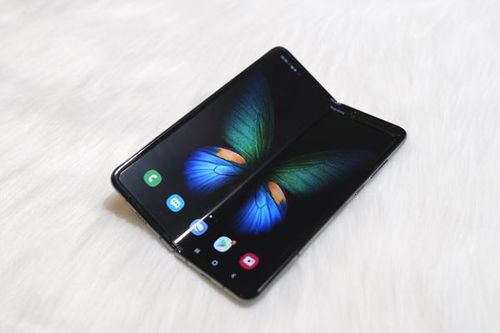 Trời quá lạnh khiến điện thoại gập Samsung bị hỏng màn hình