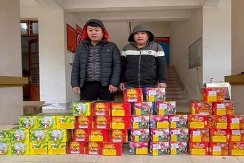 Bắt 2 đối tượng vận chuyển gần 100kg pháo hoa nổ