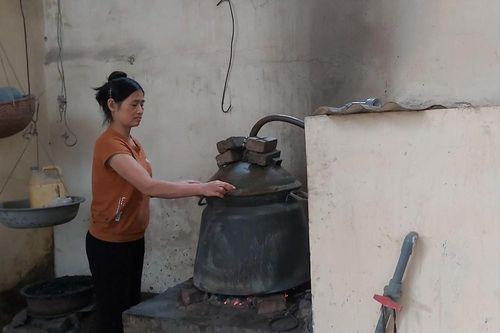 Quản lý rượu quê: Nấu mấy đời, ai quản đâu?
