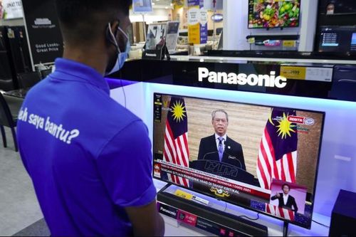 Malaysia ban bố tình trạng khẩn cấp, thủ tướng tạm thoát nguy cơ mất chức