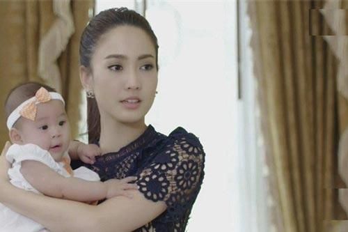 Mở phong bì mừng cưới của chị dâu, tôi bàng hoàng rồi gọi điện gấp cho bố mẹ mình