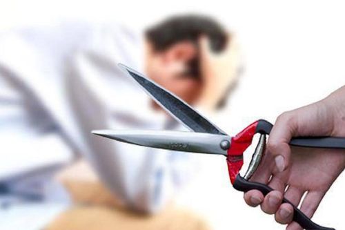 Quan hệ tình cảm xong xuôi, vợ dùng dao cắt đứt bộ phận sinh dục của chồng