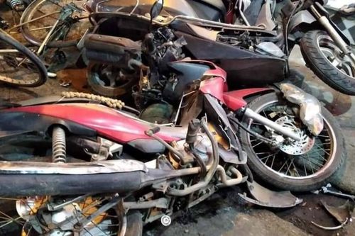 Nữ tài xế lái Fortuner gây tai nạn liên hoàn, tông liên tiếp 6 xe máy trên phố