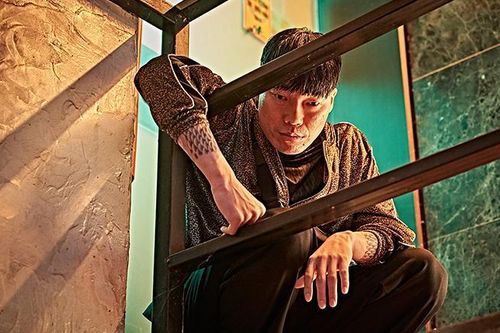 Diễn viên Bae Jin Woong gạ gẫm, cưỡng hiếp hậu bối trẻ