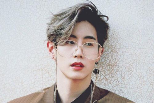 Bố Mark ngầm xác nhận GOT7 bị ngược đãi tại công ty cũ?