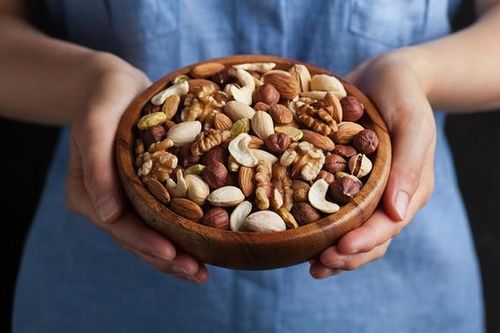 Nàng công sở có Tết 'ấm' nhờ kinh doanh các loại hạt và hoa quả sấy