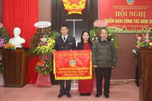 TAND huyện Phú Lộc nhận Cờ thi đua giai đoạn 2015-2020