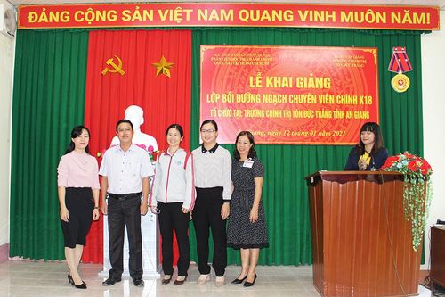 An Giang khai giảng lớp bồi dưỡng ngạch chuyên viên chính K18