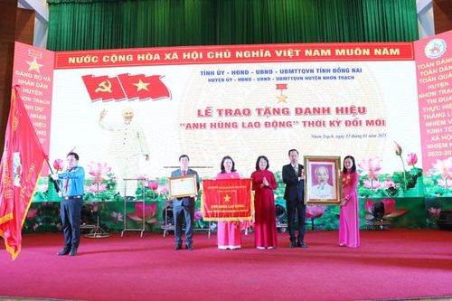 Huyện Nhơn Trạch đón nhận danh hiệu 'Anh hùng lao động thời kỳ đổi mới'