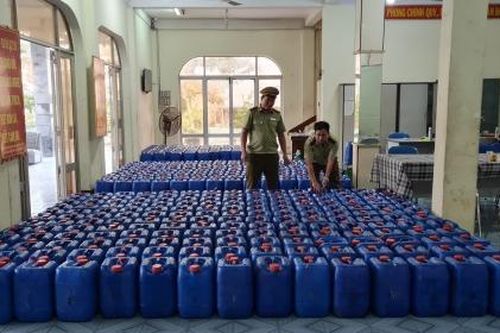 Phát hiện hơn 8.000 lít rượu không rõ nguồn gốc xuất xứ tại Phú Yên