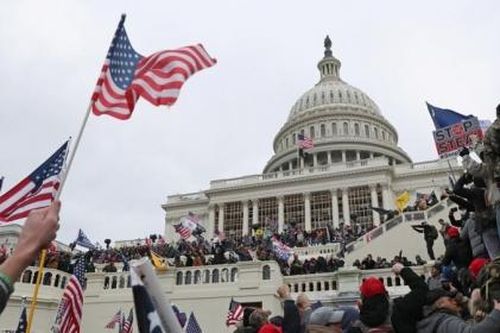Trump ban bố tình trạng khẩn cấp tại Washington