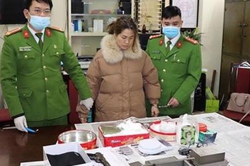 Triệt phá đường dây ma túy trộn bột, thu giữ 12 bánh heroin và súng