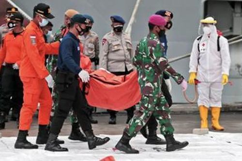Indonesia tìm thấy hộp đen của máy bay Sriwijaya Air gặp nạn