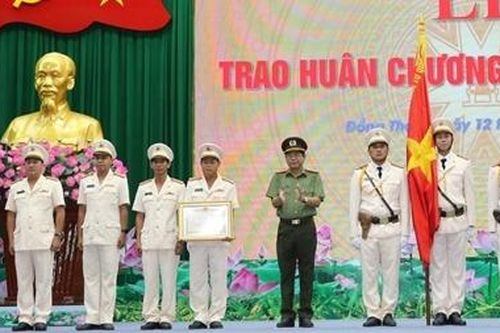 Trao Huân chương Bảo vệ Tổ quốc tặng 4 tập thể Công an tỉnh Đồng Tháp