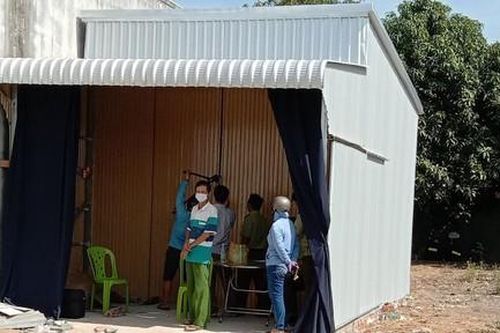 Phát hiện hàng ngàn chai thuốc bảo vệ thực vật nghi nhập lậu