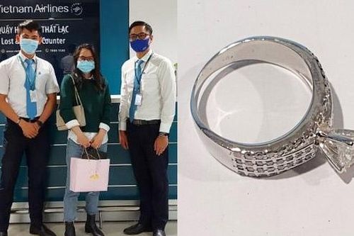 Tiếp viên Vietnam Airlines trả lại nhẫn kim cương cho khách