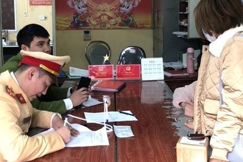 Hải Dương: Cảnh sát giao thông cứu người phụ nữ định nhảy cầu Lộ Cương tự tử trong đêm