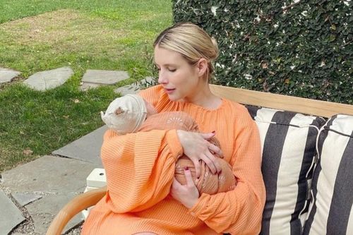 Emma Roberts lần đầu đăng ảnh con trai