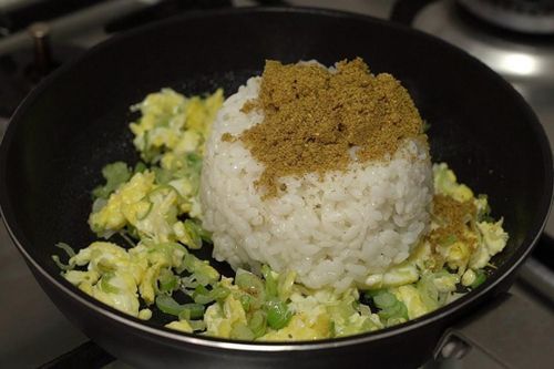 Cách làm cơm chiên cà ri cho ngày đông lạnh