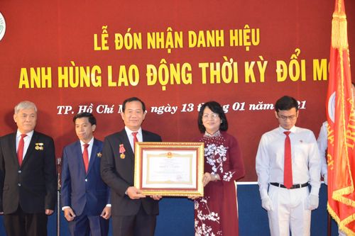 Bệnh viện Nhân dân 115 đón nhận danh hiệu Anh hùng Lao động thời kỳ đổi mới