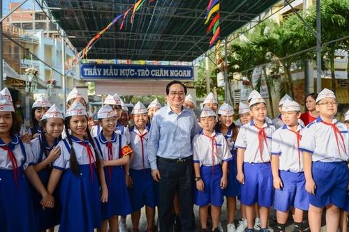 Bộ trưởng Phùng Xuân Nhạ thị sát việc thực hiện CTGDPT mới tại Bạc Liêu