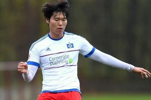 Trung vệ Kim Dong Su: 'Tôi thích phong cách nhiệt huyết của HLV Kiatisak'