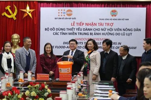 UNFPA hỗ trợ đồ dùng thiết yếu cho phụ nữ và trẻ em gái tại miền Trung Việt Nam