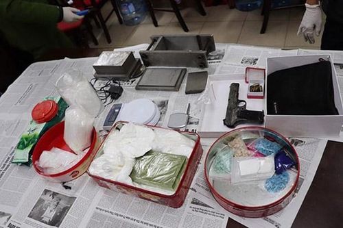 Bắt 'nữ quái' cầm đầu đường dây ma túy dùng bột trộn với heroin để bán