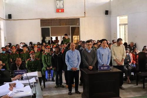 Trục lợi dự án hồ thủy điện, nguyên Chủ tịch xã và thuộc cấp hầu tòa