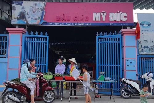 Thưởng tết cho giáo viên, y bác sĩ... teo tóp