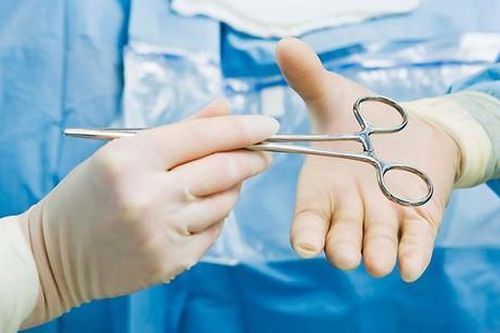 Thủng ruột sau khi ăn ốc, 'thủ phạm' là thói quen nhiều người Việt mắc hàng ngày