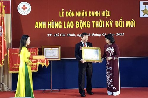 Bệnh viện xác lập 7 kỷ lục nhận danh hiệu Anh hùng lao động thời kỳ đổi mới