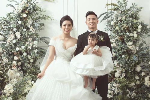 Loạt ảnh trong '3 điểm' cưới của cầu thủ Bùi Tiến Dũng