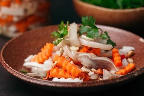 Cách làm tai heo ngâm giấm giòn ngon sần sật chống ngán ngày Tết