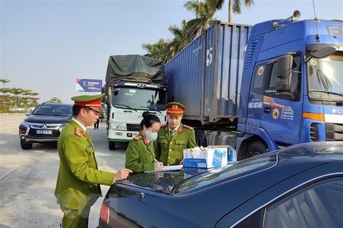 Công an Hải Dương phát hiện, bắt giữ hơn 300 tấn hàng lậu