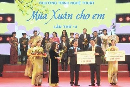 Quỹ Từ thiện Kim Oanh đóng góp 2 tỷ đồng hỗ trợ các hoạt động chăm lo cho trẻ em